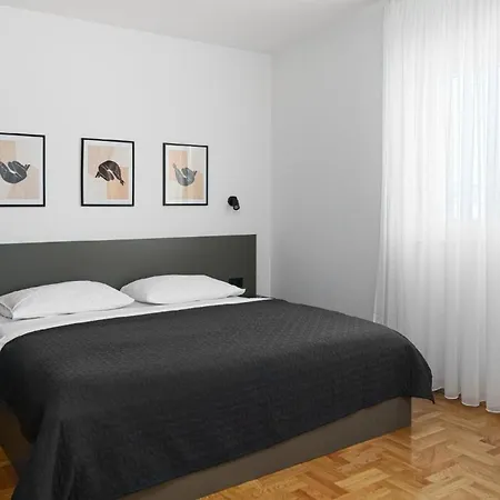 Ferienhaus Fur 11 Personen In Sibenik, Dalmatien Norddalmatien Sibenik