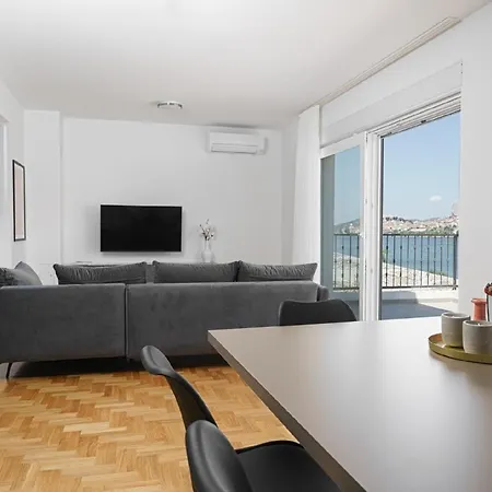 Ferienhaus Fur 11 Personen In Sibenik, Dalmatien Norddalmatien * Sibenik
